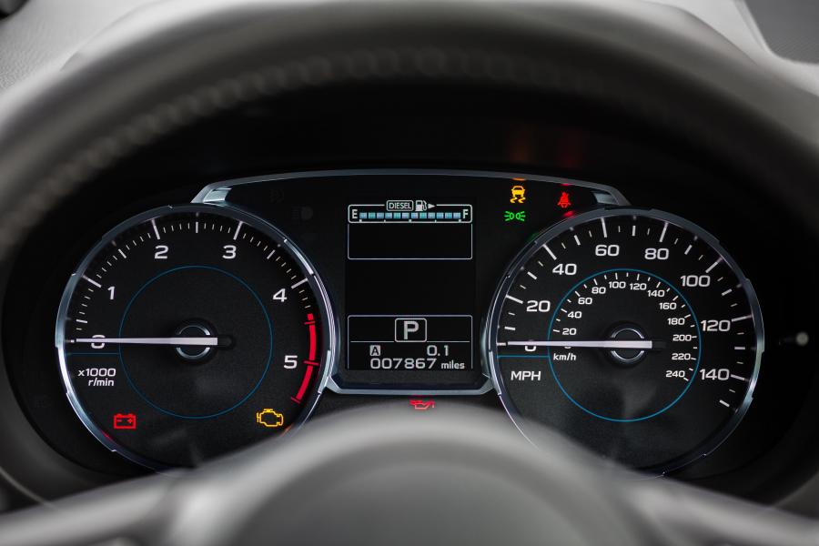 Панель приборов Subaru Forester 2.0D XC 2016 года  (UK) (фото 14 из 26)